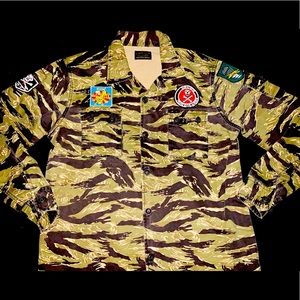 Vietnam Tiger camo jacket customized with vintage in country unit patches XL